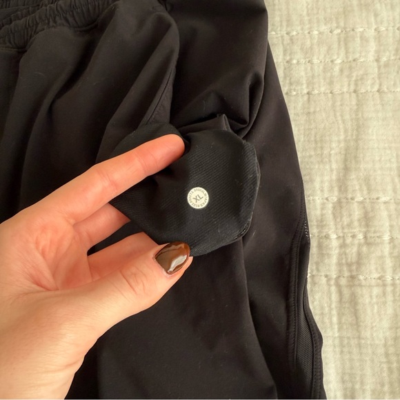 Men’s Lululemon Black PaceBreaker Shorts - Picture 3 of 5